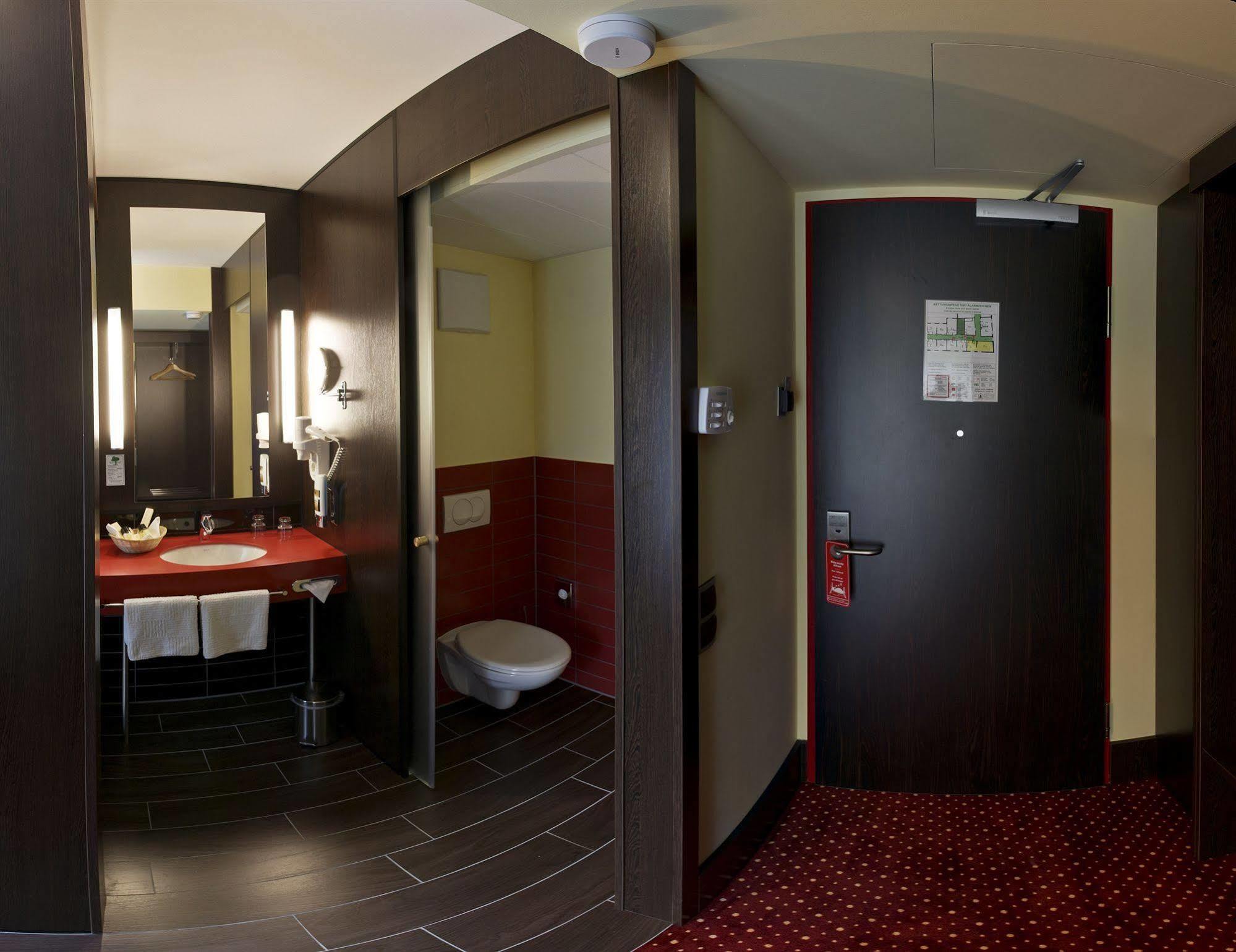 Western Plaza 4*