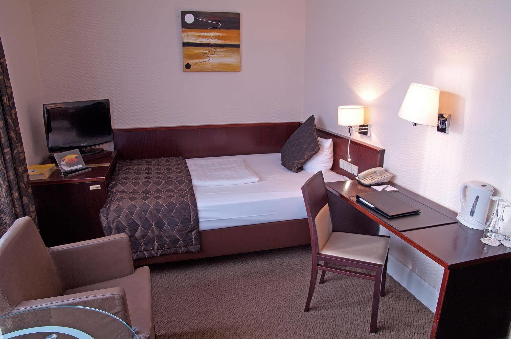 Leonardo Elbbrücken Hotel 4*