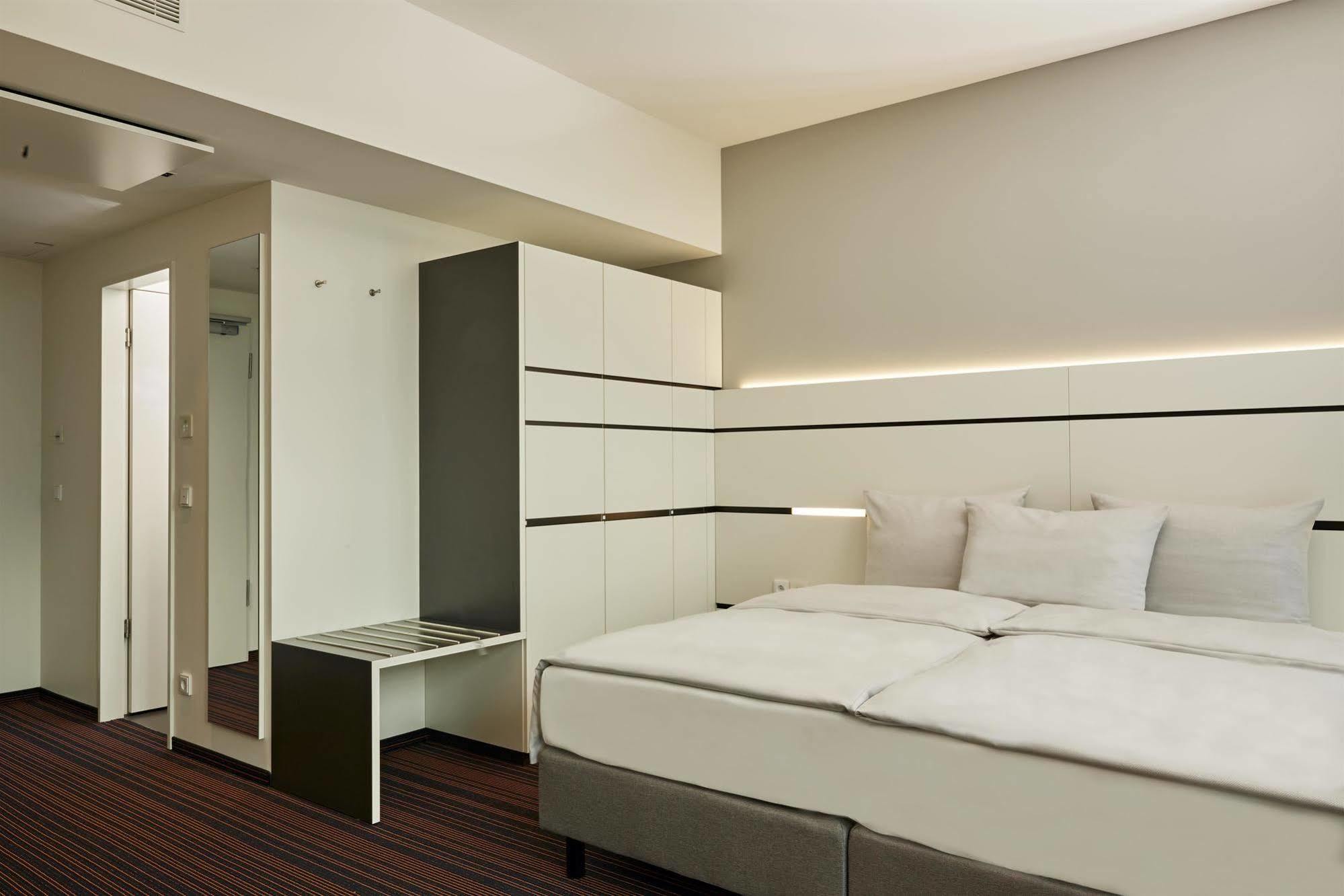 Hyperion Hotel