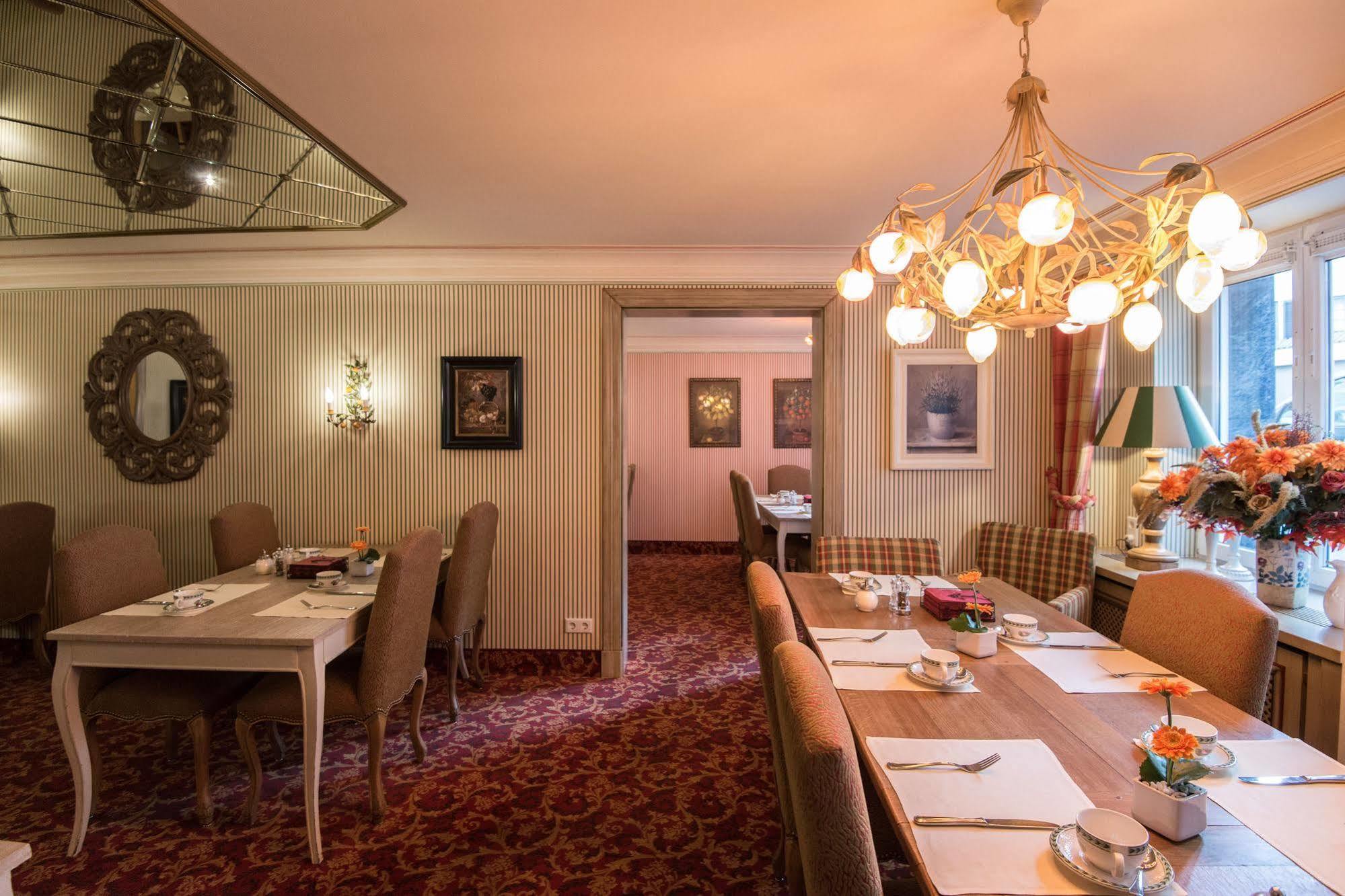 House Hotel