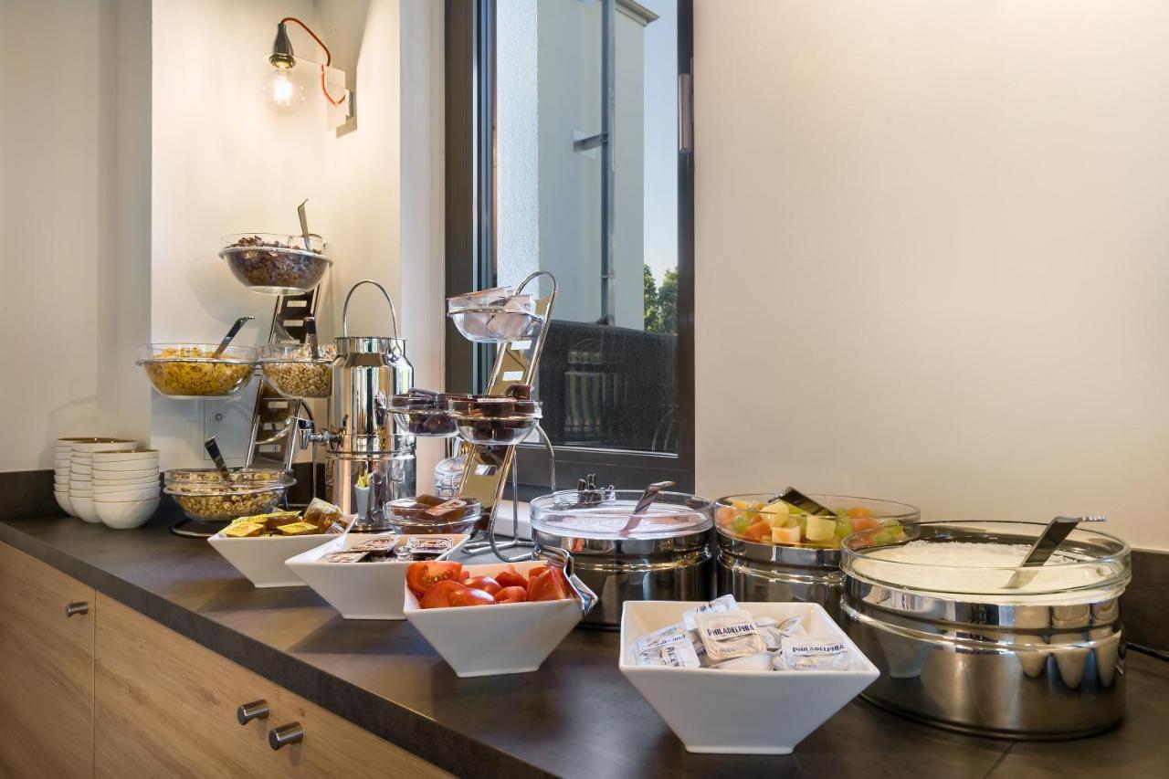 Signature East Aparthotel 3*