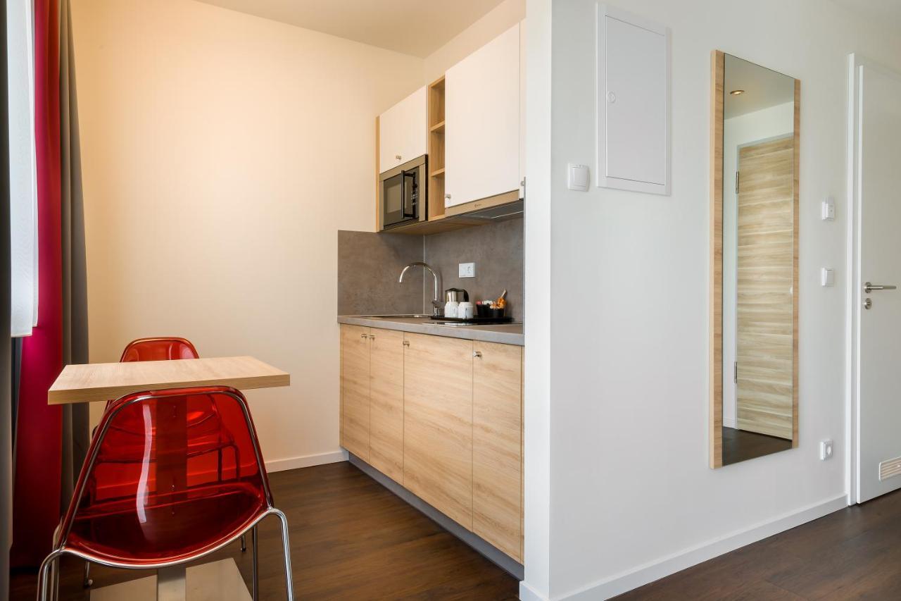Signature East 3*