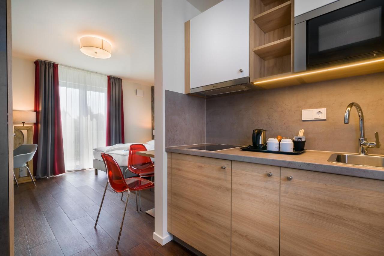 Signature East 3*