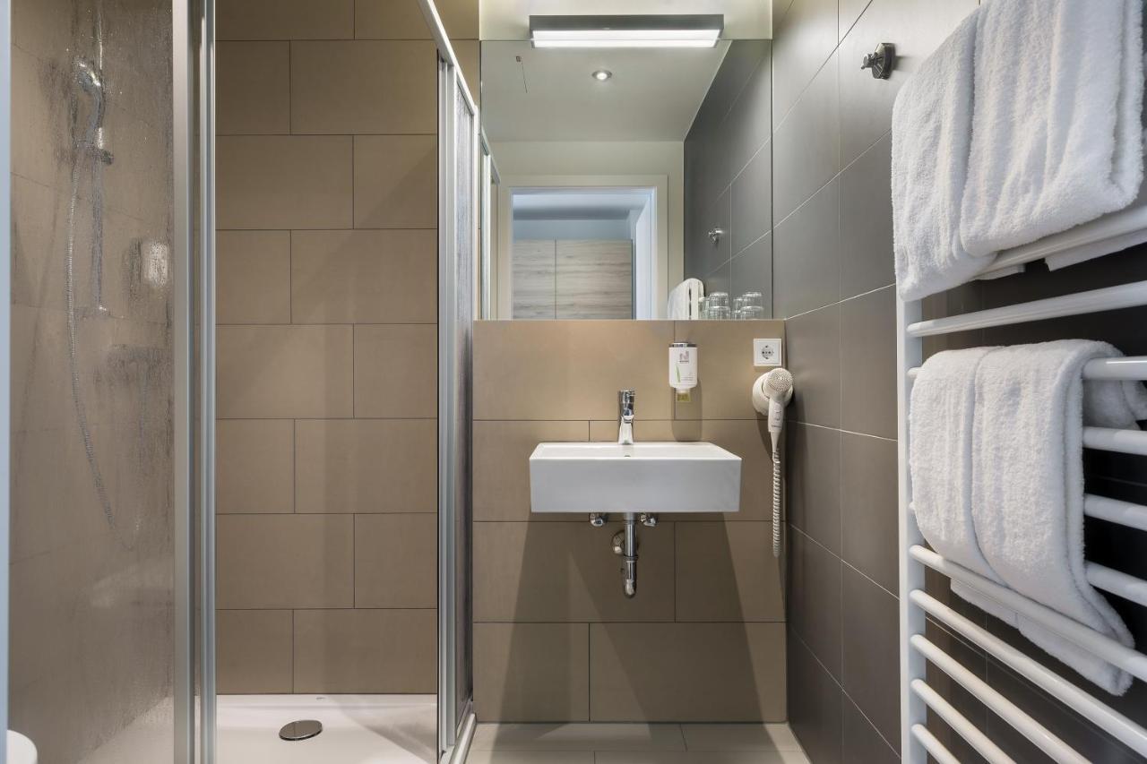 Signature East Aparthotel 3*