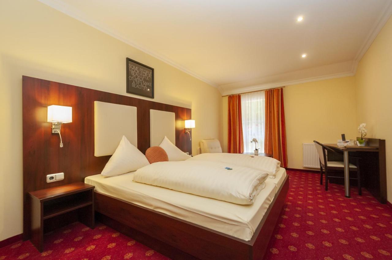 Gruene Tanne 3*