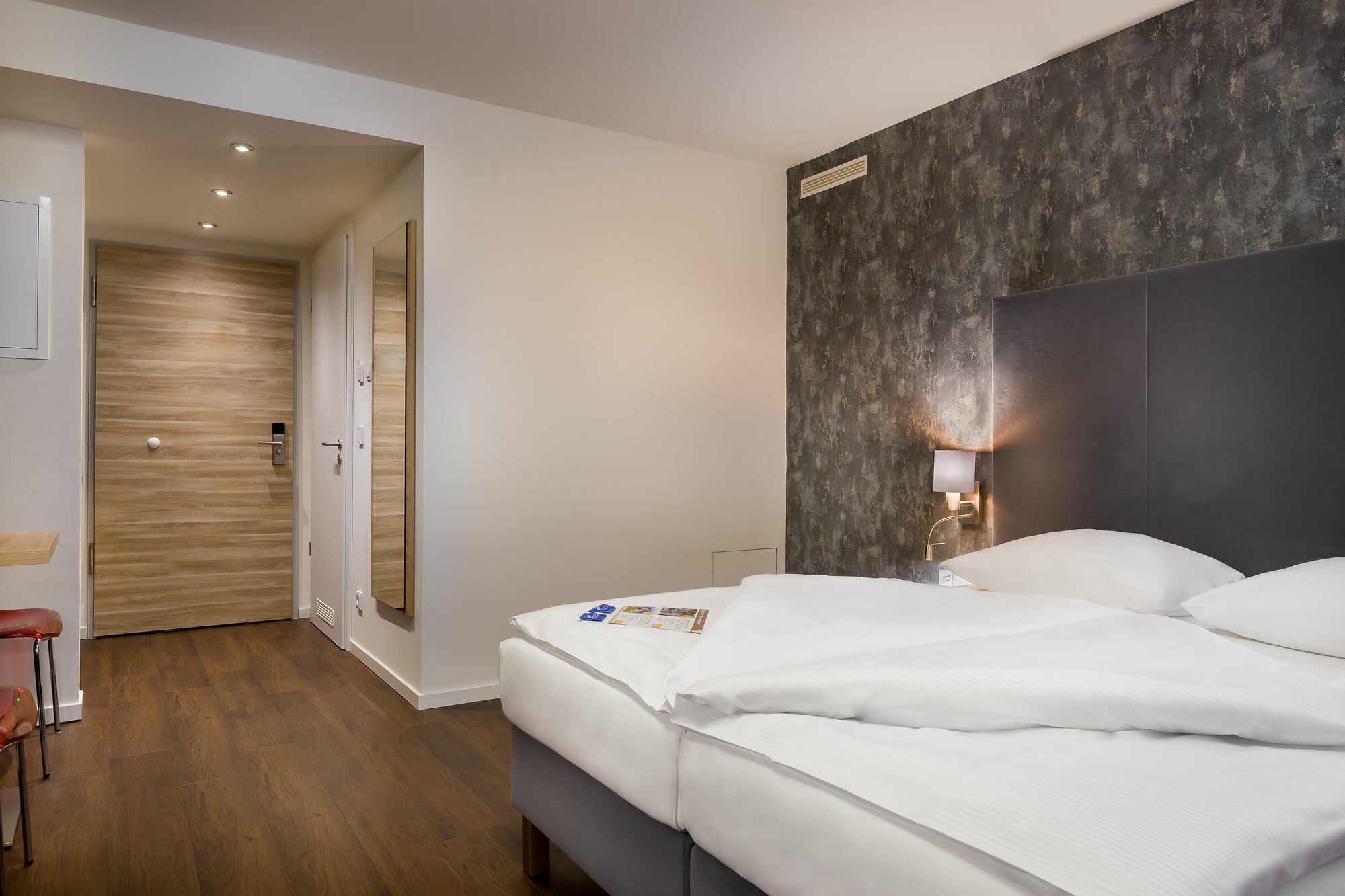 Signature East 3*