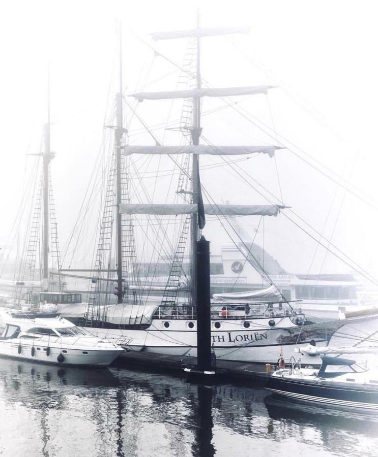Segelschiff Loth Lorien Botel Hamburg