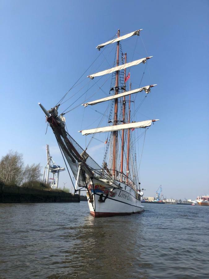 Botel Segelschiff Loth Lorien Hamburg