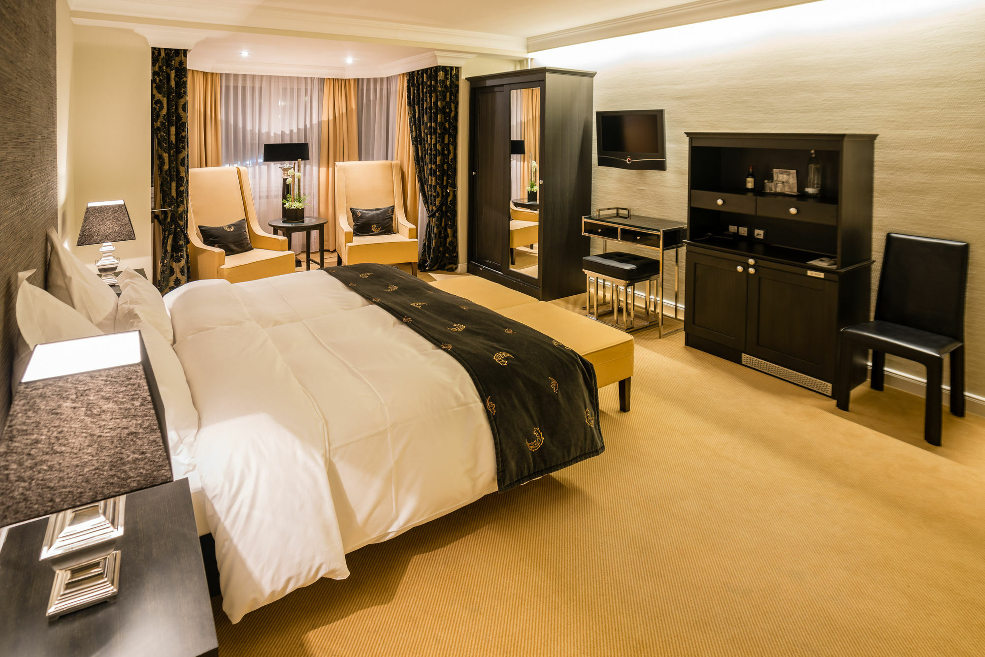 Business & Hotel