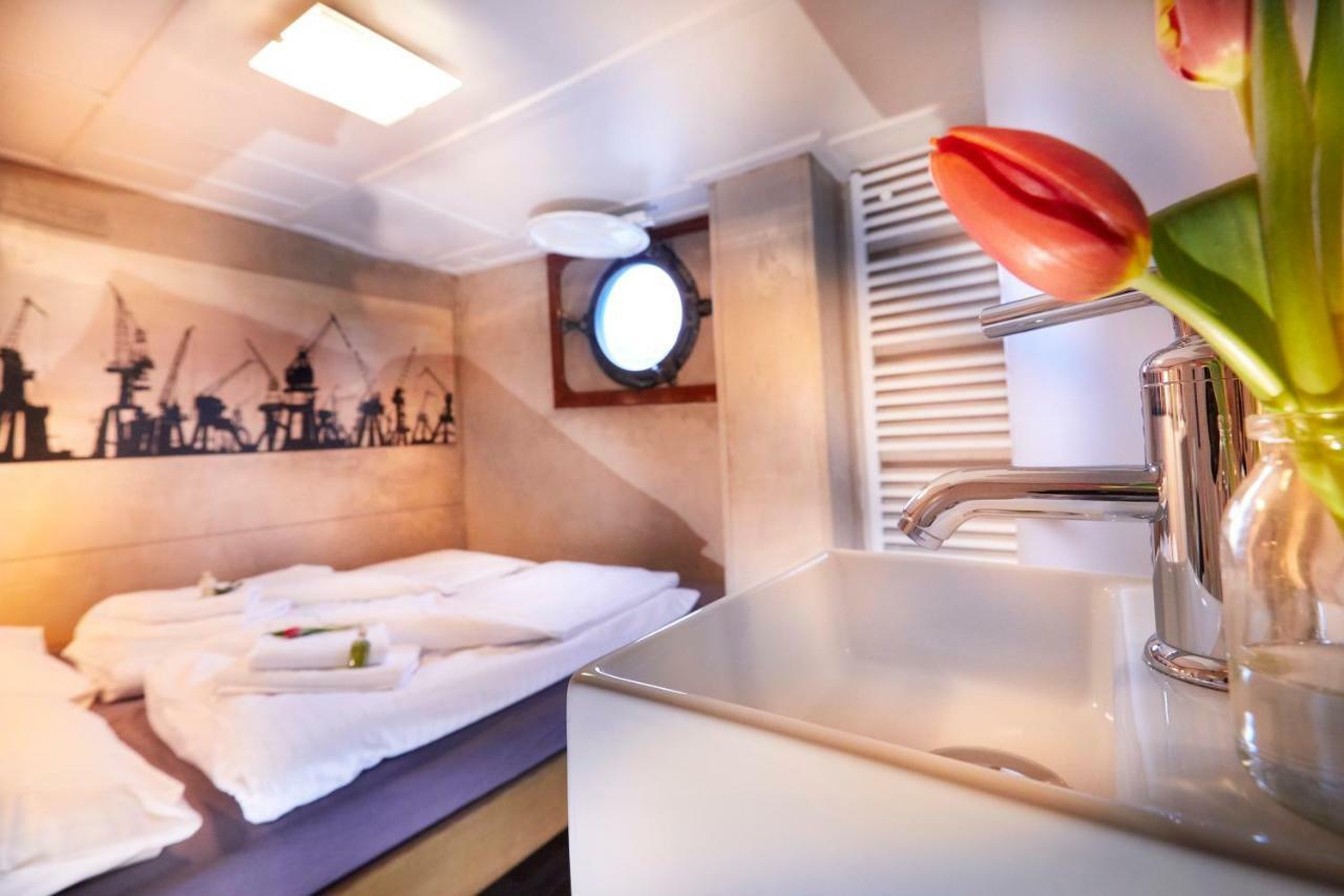 Botel Segelschiff Loth Lorien