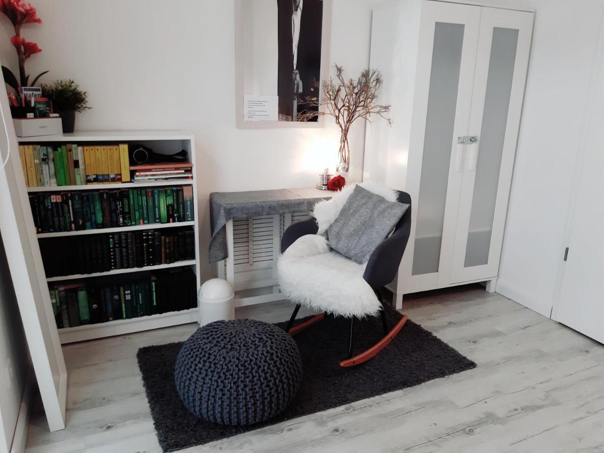 Privatunterkunft Harry Potter Musical fußläufig erreichbar, großes Zimmer mit Balkon, am Kanal, sehr zentral, Hafencity nah Hamburg