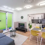 Stylish & Cosy Apartment Next To The U-Bahn
