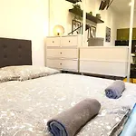 Cosy Studio With Private Parking