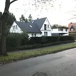 Familienfreundliches Einzelhaus mit 5 Schlafzimmern am Stadtwald
