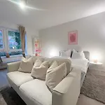 Kleines, Gemuetliches Helles Apartment Im Herzen Hamburgs