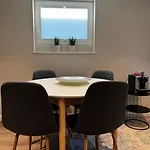 Souterrain - Privatwohnung Mit Schlafzimmer Im Einfamilienhaus