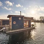 Hausboot Irene Mit Kamin - Winter An Der Dove Elbe