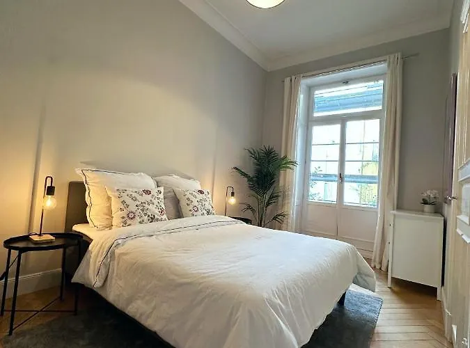 Room In Luxurious Apartment