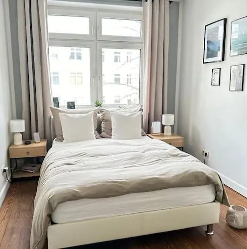 Lovely City Apartment With Balcony, Central