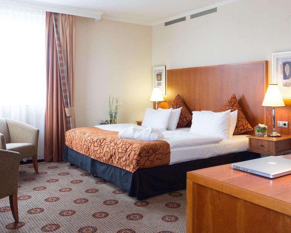 Hotel Crowne Plaza Hamburg-city Alster By Ihg 4*