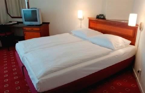 Leonardo Airport 3*