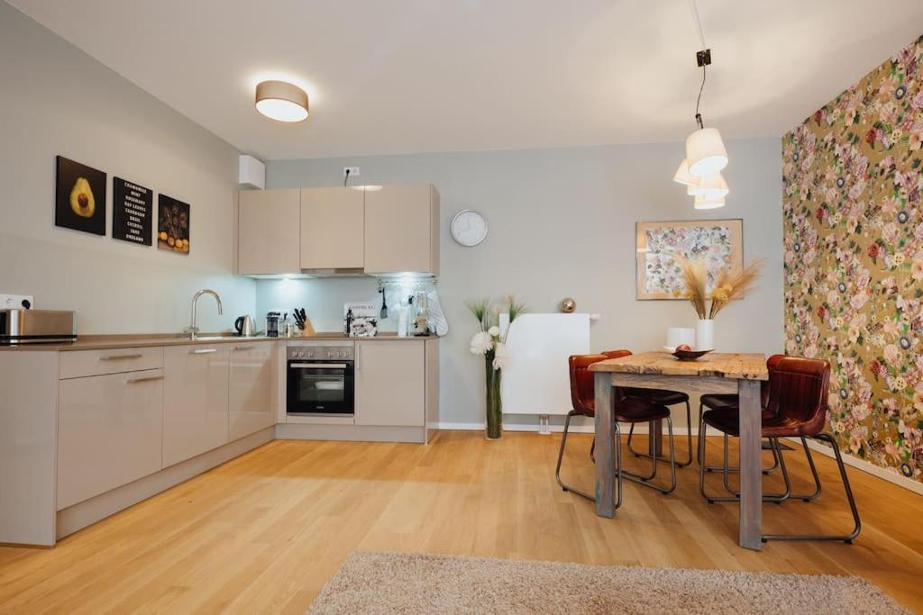 Exklusiv, Zentral, Terrasse: 2-zi-app. Bis 4 Pers * Hamburg
