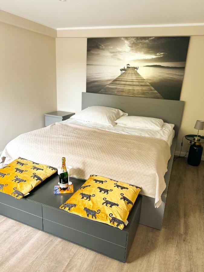 Souterrain - Privatwohnung Mit Schlafzimmer Im Einfamilienhaus Apartment *