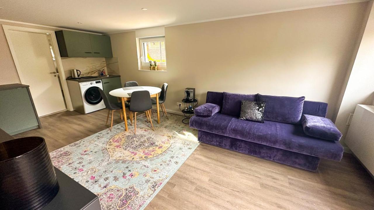 Souterrain - Privatwohnung Mit Schlafzimmer Im Einfamilienhaus Apartment *