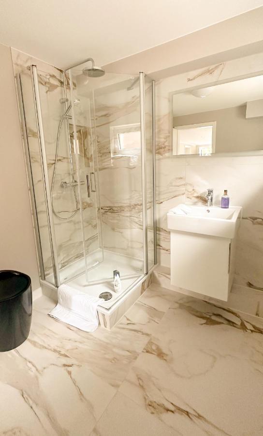 Apartment Souterrain - Privatwohnung Mit Schlafzimmer Im Einfamilienhaus Hamburg