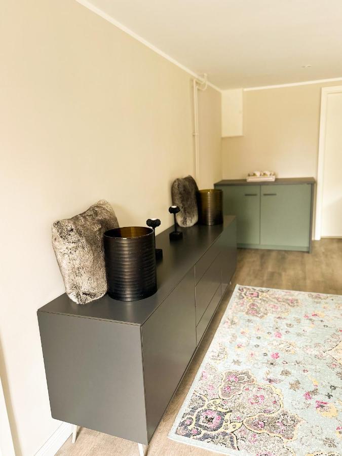 Souterrain - Privatwohnung Mit Schlafzimmer Im Einfamilienhaus Hamburg
