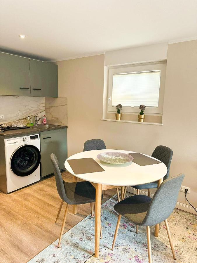 Souterrain - Privatwohnung Mit Schlafzimmer Im Einfamilienhaus *