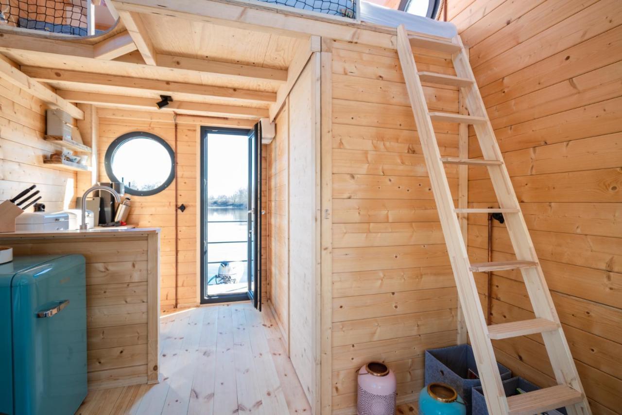 Wunderschoenes Hausboot Agathe