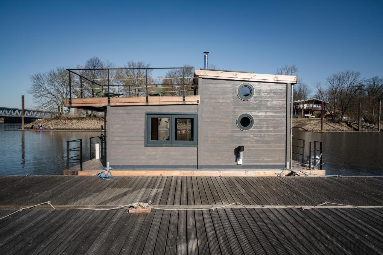 Wunderschoenes Hausboot Agathe Hamburg