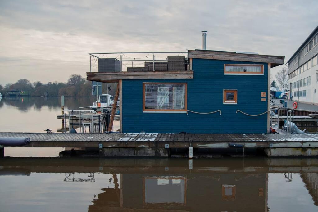 Hausboot Irene Mit Kamin - Winter An Der Dove Elbe Hamburg