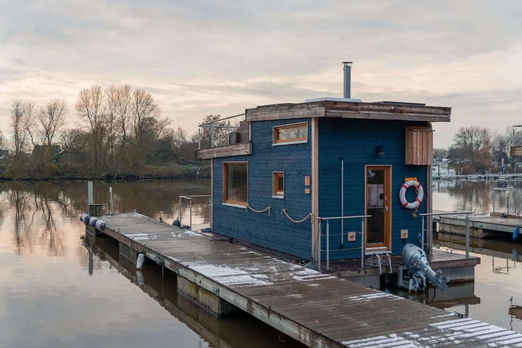 Hausboot Irene Mit Kamin - Winter An Der Dove Elbe Botel Hamburg