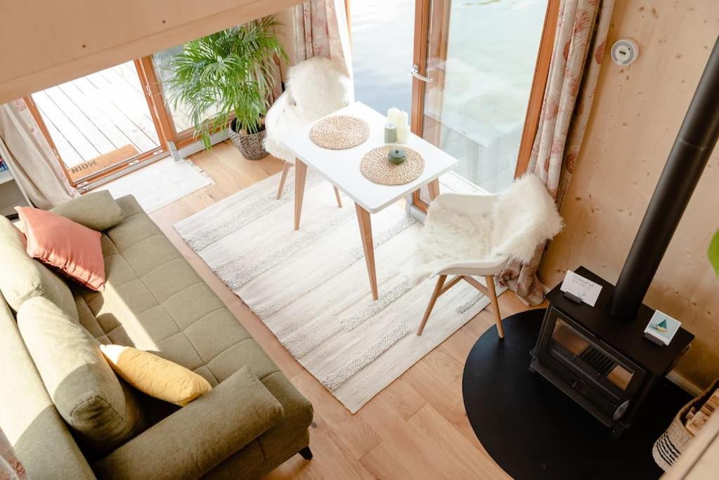 Hausboot Irene Mit Kamin - Winter An Der Dove Elbe Botel