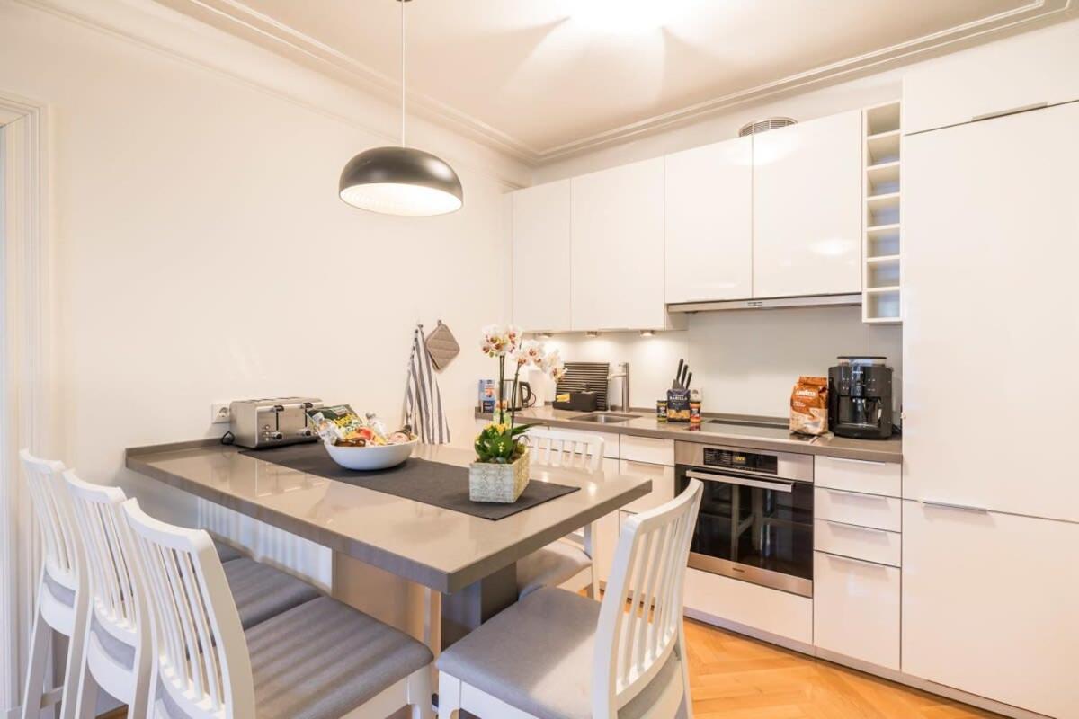 Modern Near Aussenalster Apartment *