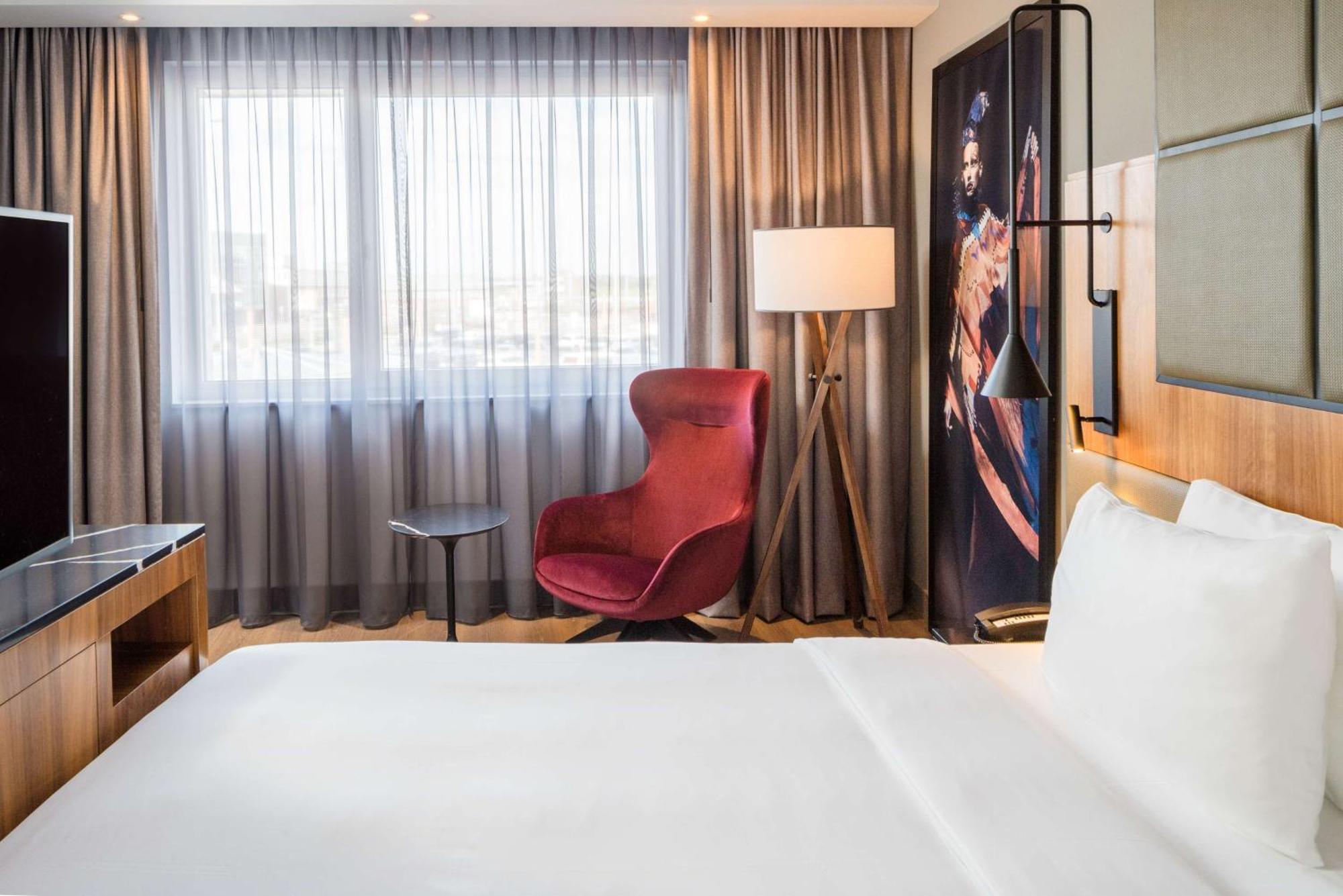 Radisson Blu Hotel, Airport Hotel 4*
