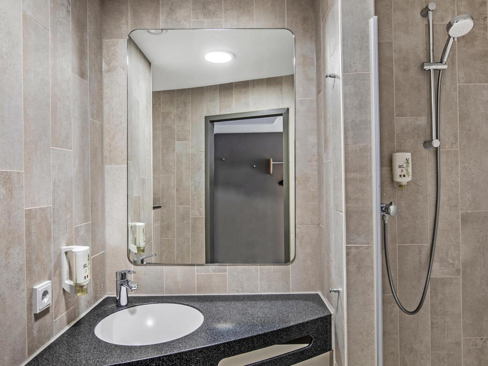 Hotel Hamburg-airport 3*