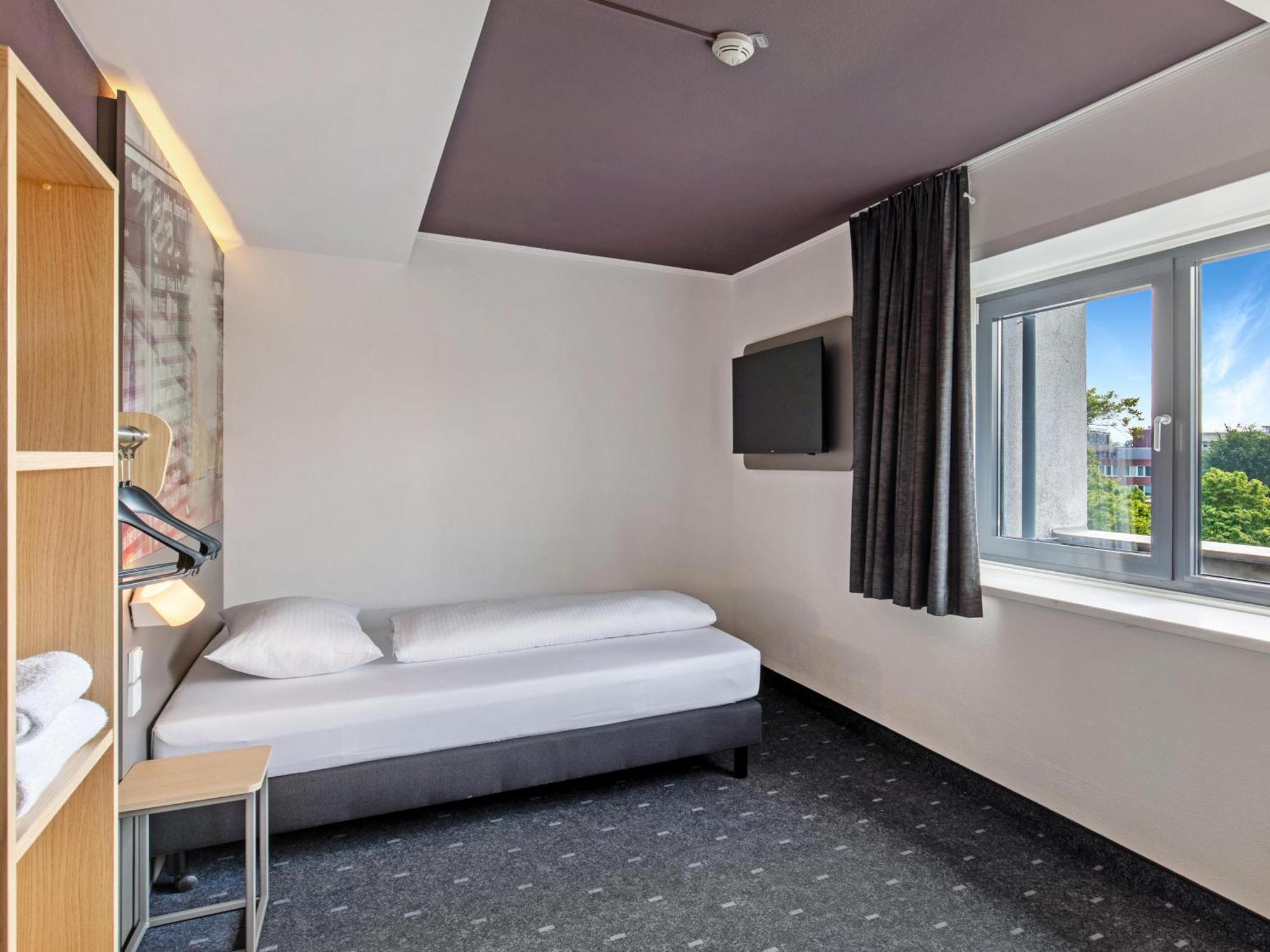 Hamburg-airport 3*