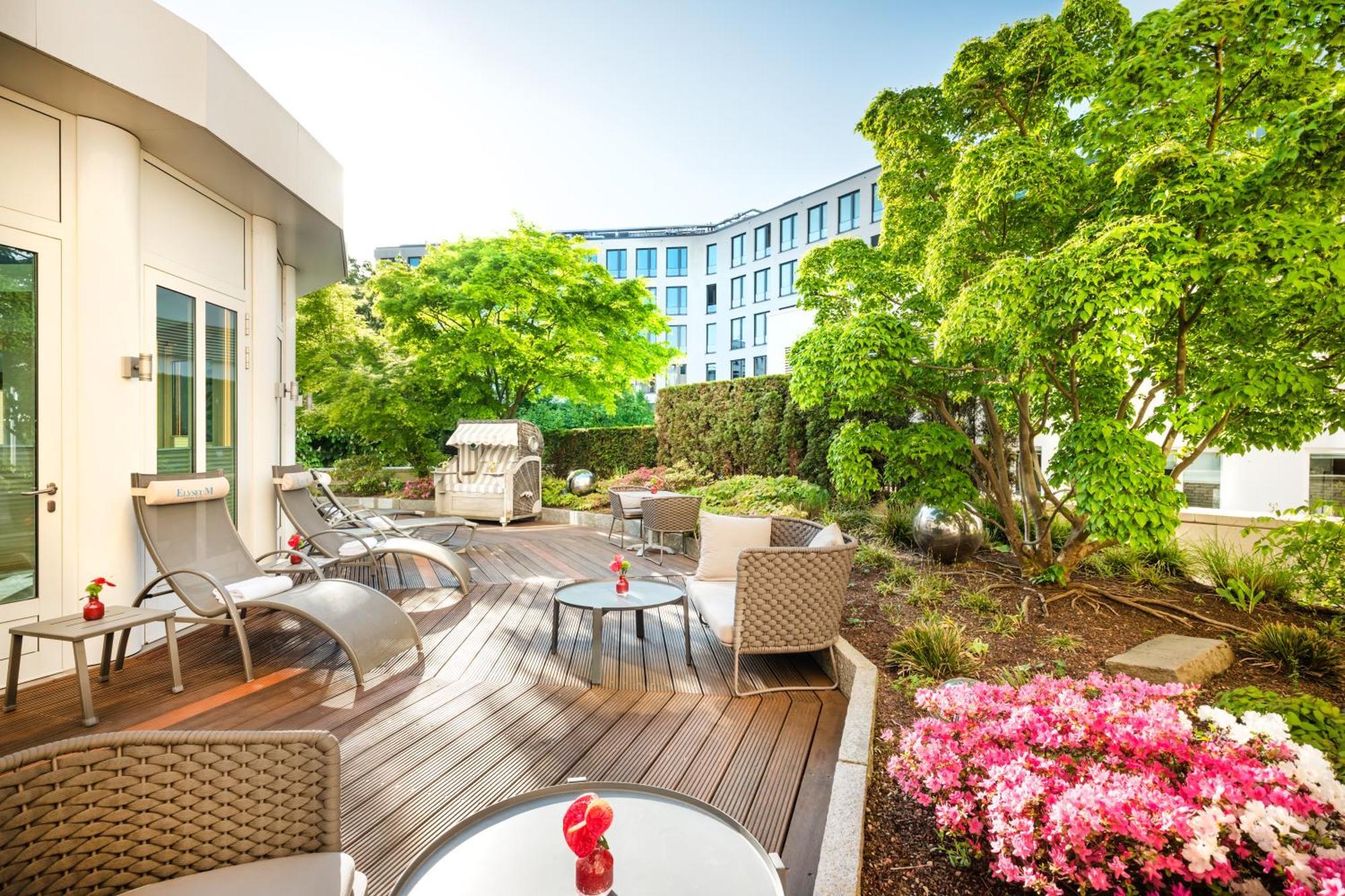 Grand Elysee Hotel 5*
