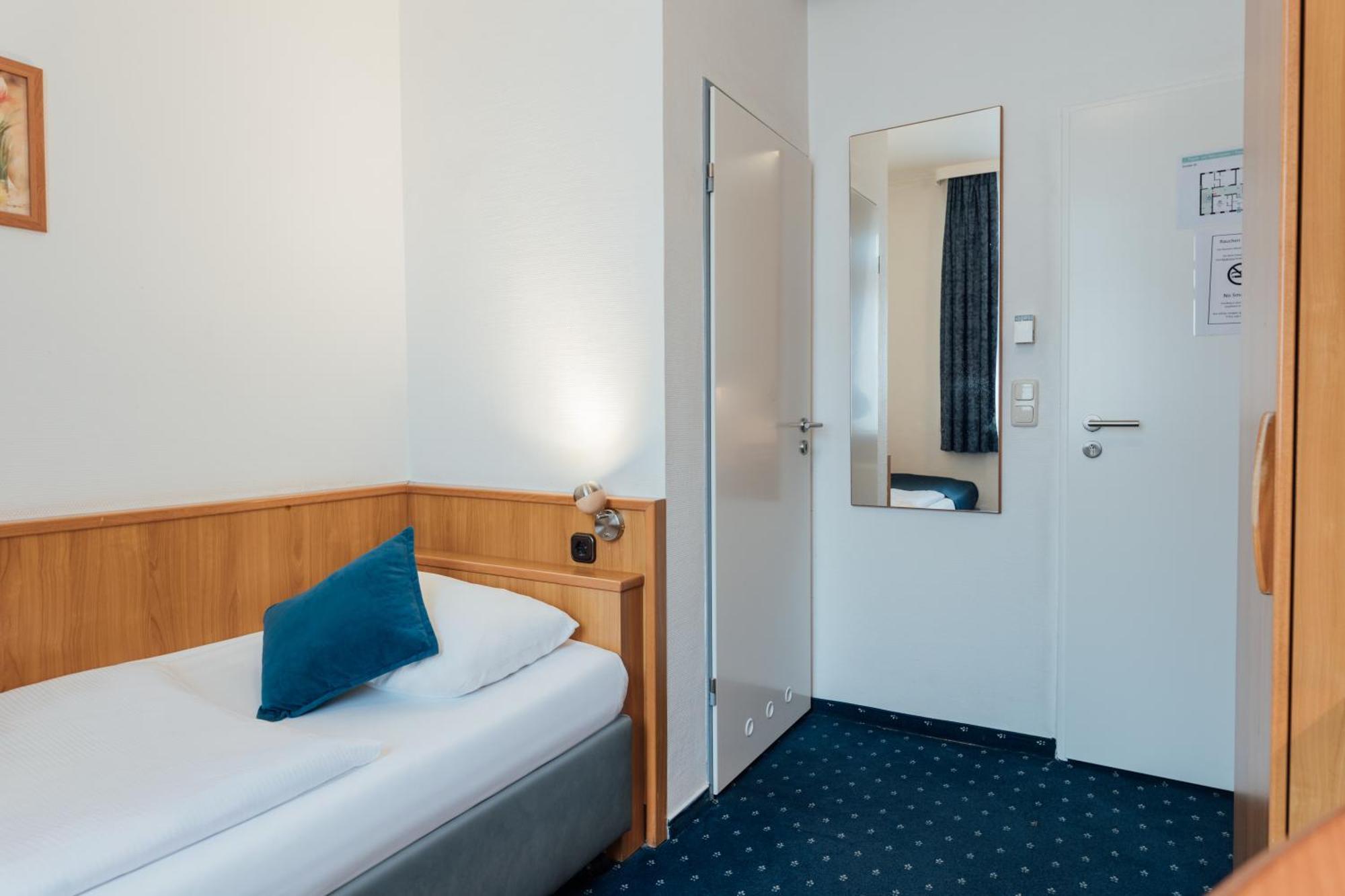 Commerz Hotel 2*
