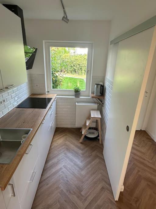 Quiet Modern End-unit House Appartement