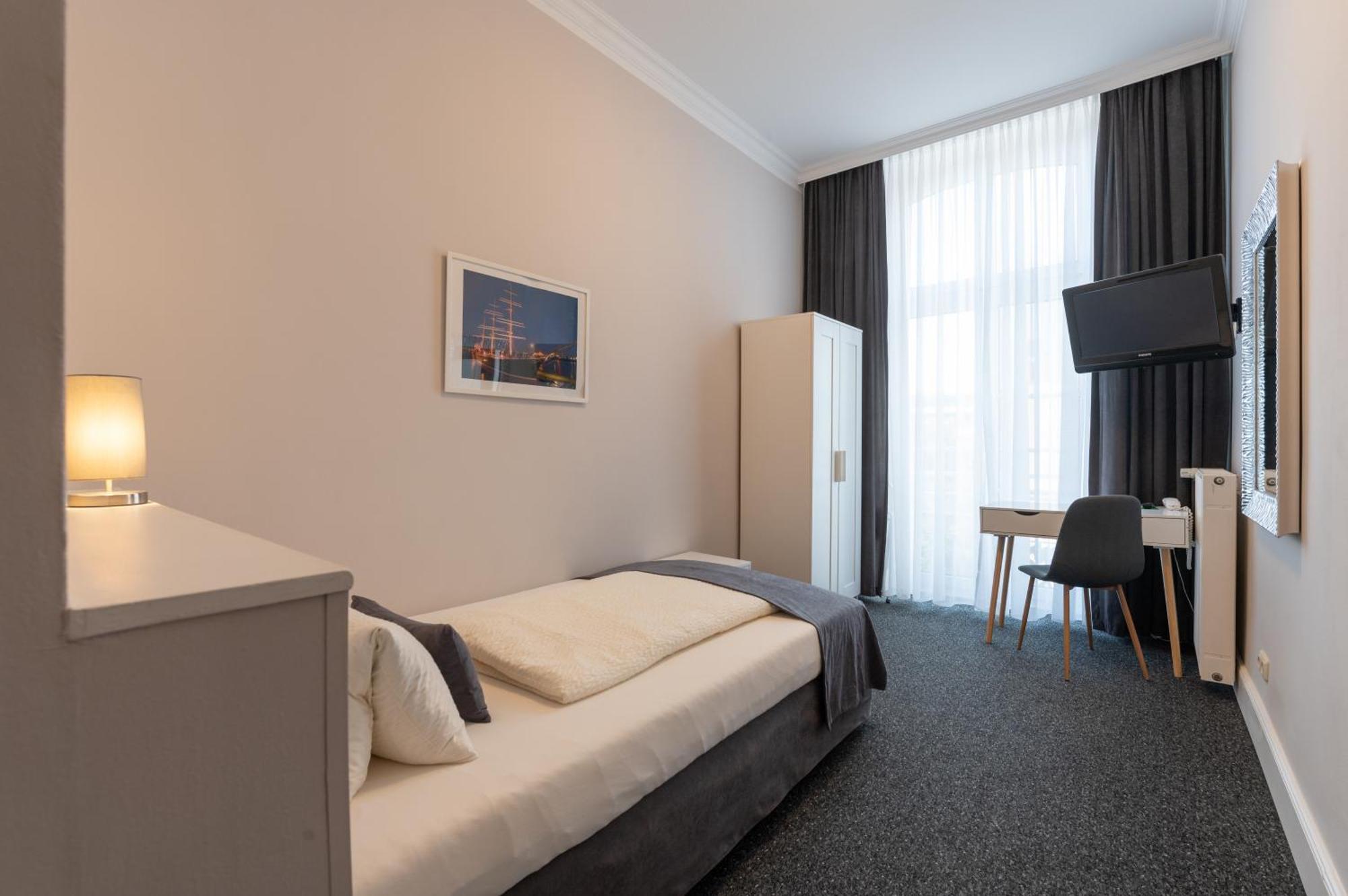 Commodore Hotel