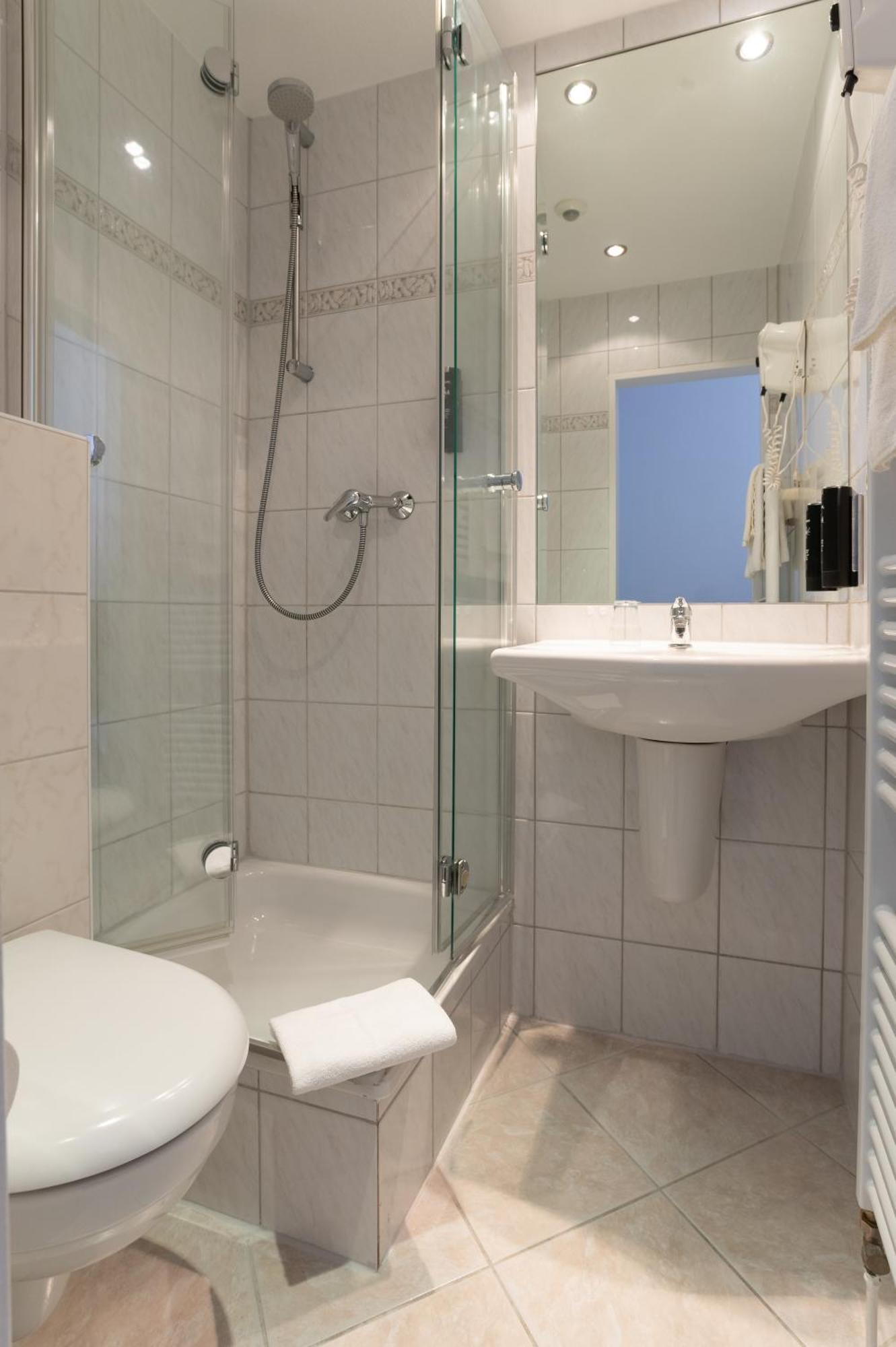 Commodore Hotel 3*