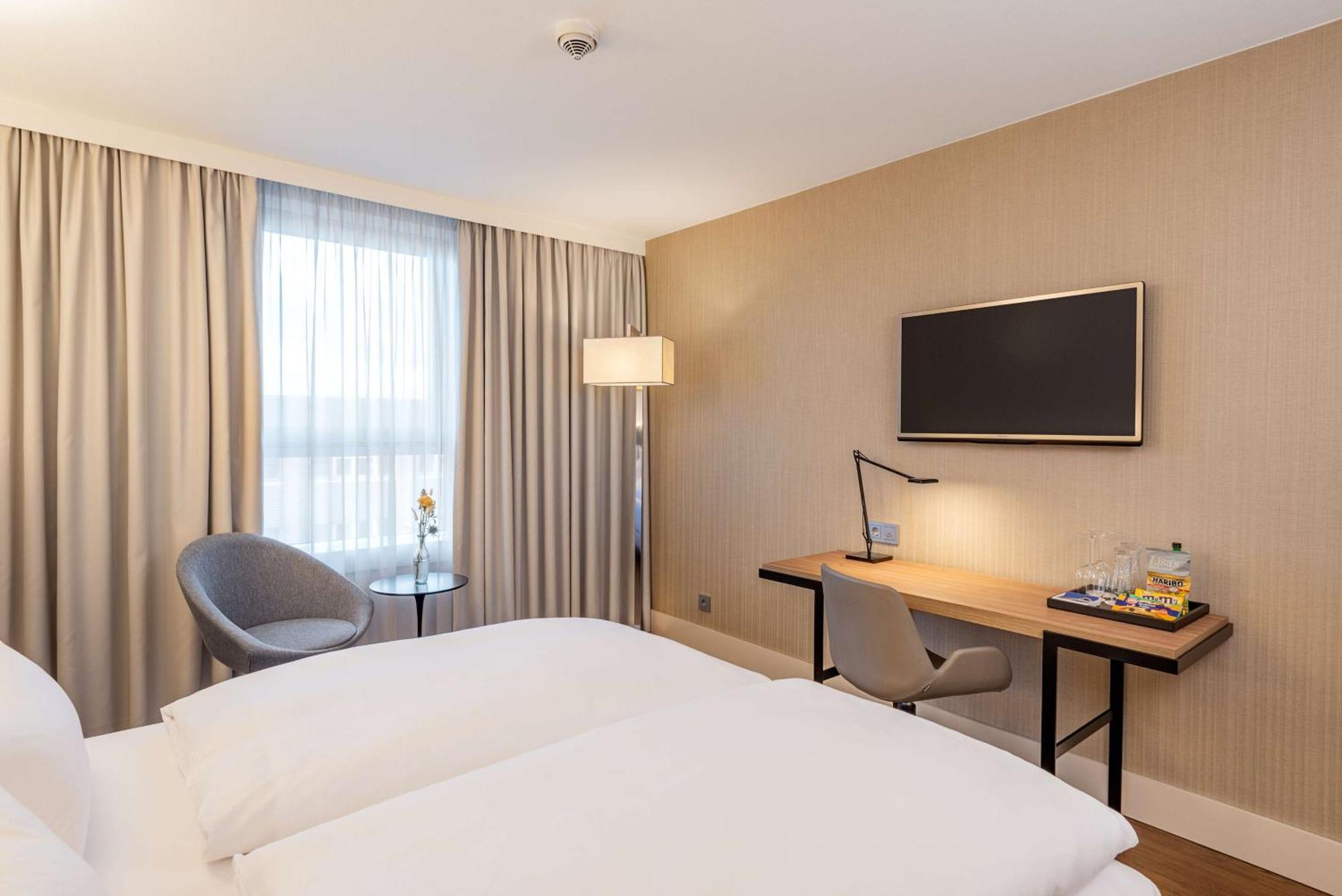 Nh Altona Hotel 4*