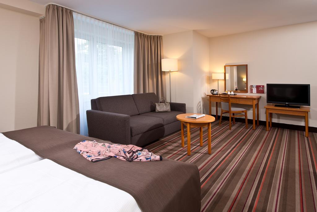 Hotel Leonardo Airport
