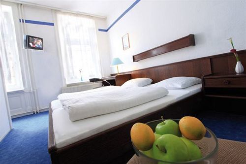 Hotel Commerz 2*