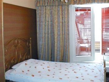 Village Hotel 3*