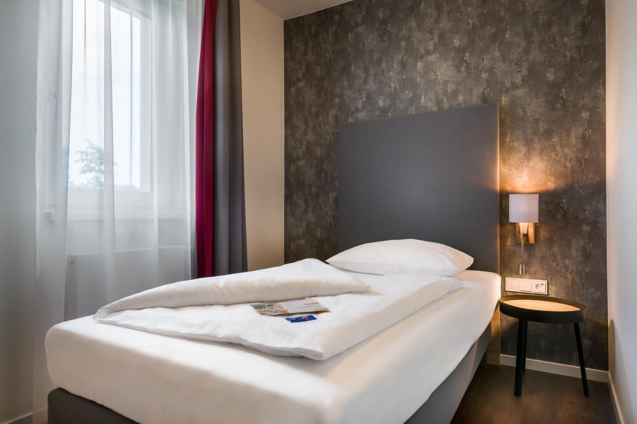 Signature East 3*